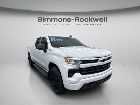 Used 2023 Chevrolet Silverado 1500 RST image 2