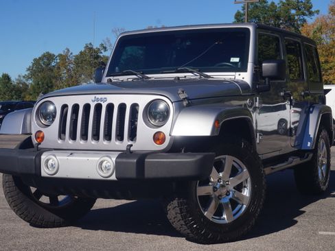 Used 2013 Jeep Wrangler Unlimited Sahara w/ Connectivity Group image 4