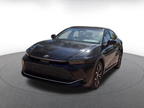 Used 2025 Toyota Crown XLE image 8