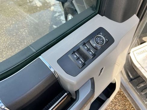 Used 2015 Ford F150 XLT image 17