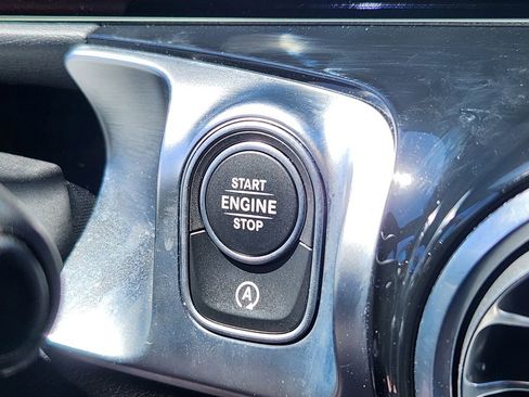 Used 2025 Mercedes-Benz GLB 250 4MATIC image 20