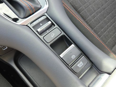 Certified 2025 Honda HR-V Sport image 17