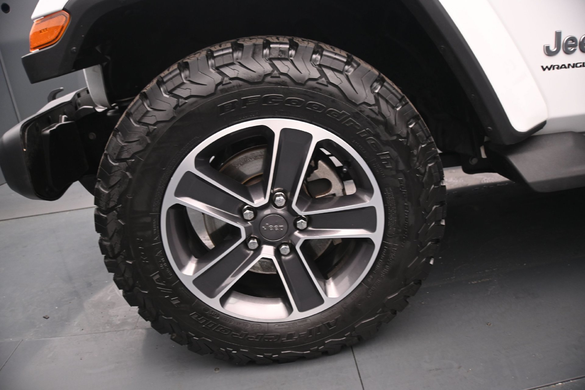 Used 2023 Jeep Wrangler Unlimited Sahara w/ LED Lighting Group AWD/4WD image 24