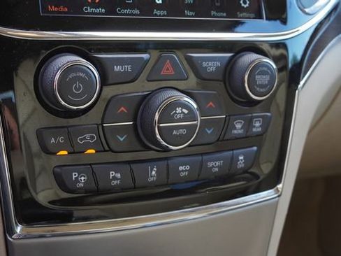 Used 2020 Jeep Grand Cherokee Overland AWD/4WD image 25