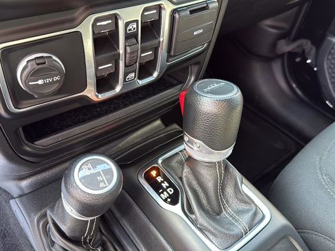 Used 2022 Jeep Gladiator Overland w/ Safety Group AWD/4WD image 34