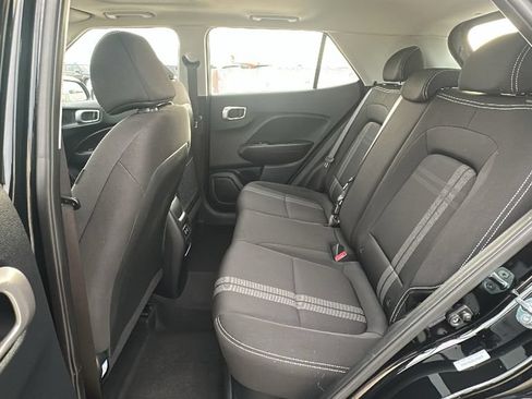Used 2025 Hyundai Venue SEL FWD image 33