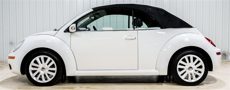 Used 2010 Volkswagen Beetle Convertible FWD image 2