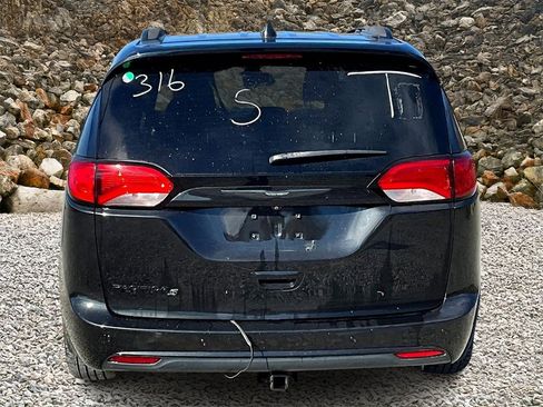 Used 2018 Chrysler Pacifica Touring Plus w/ S Appearance Package image 4