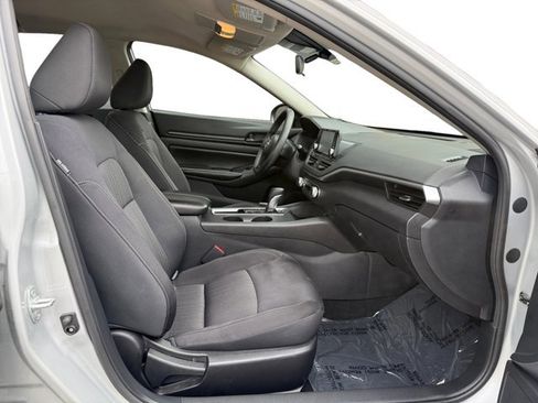 Used 2023 Nissan Altima 2.5 S FWD image 12