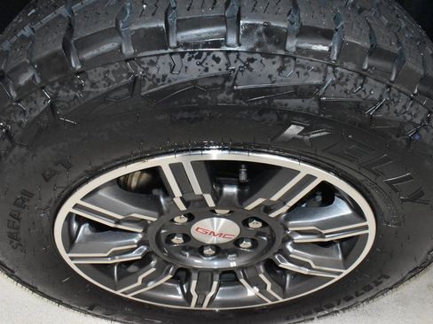 Used 2024 GMC Sierra 1500 AT4 w/ Technology Package image 9