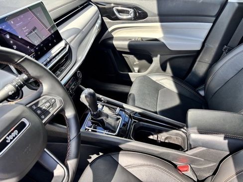 Used 2022 Jeep Compass Limited image 17