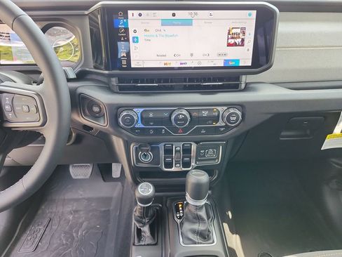 New 2025 Jeep Gladiator Sport image 20