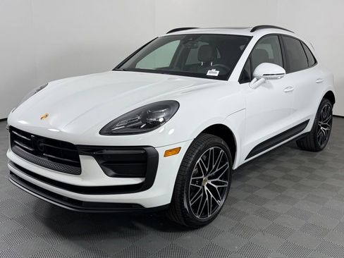 Certified 2026 Porsche Macan AWD/4WD image 2