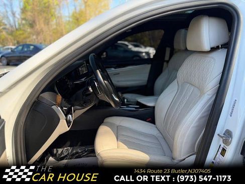 Used 2017 BMW 540i xDrive AWD/4WD image 16