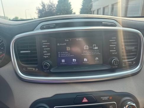 Used 2019 Kia Sorento FWD V6 w/ LX V6 Convenience Package image 2