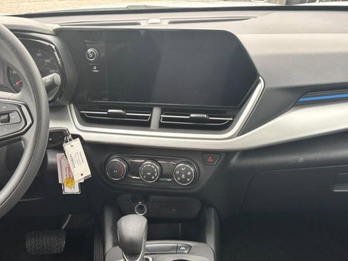 Used 2025 Chevrolet Trax LS image 15