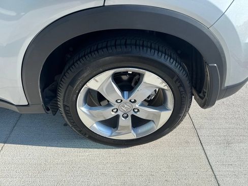 Used 2019 Honda HR-V LX image 6