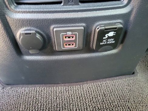 Used 2024 Nissan Titan SV w/ SV Convenience Package RWD image 15
