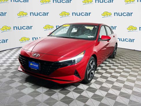 Used 2023 Hyundai Elantra SEL w/ Convenience Package FWD image 3
