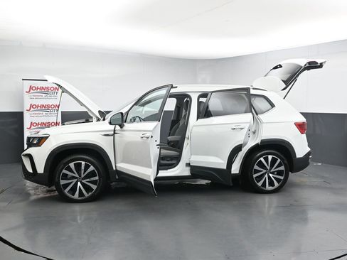 Used 2024 Volkswagen Taos SE FWD image 47