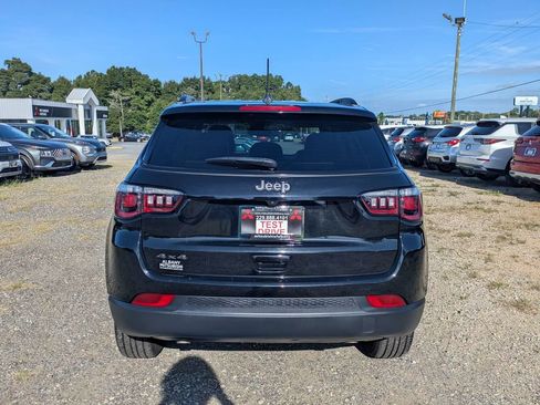 Used 2025 Jeep Compass Latitude w/ Convenience Group AWD/4WD image 4