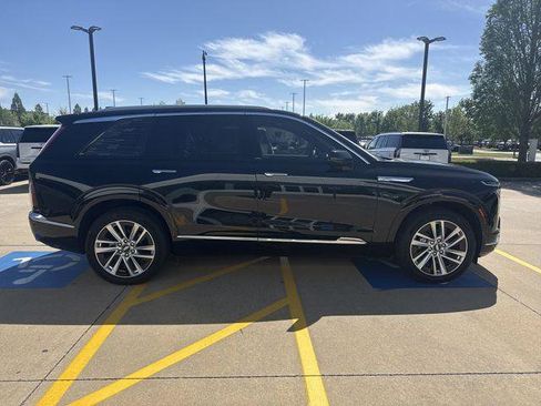 New 2026 Cadillac Vistiq Luxury AWD/4WD image 2