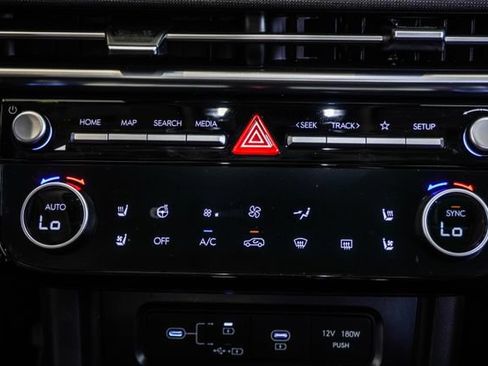 Certified 2025 Hyundai Tucson Limited FWD image 23