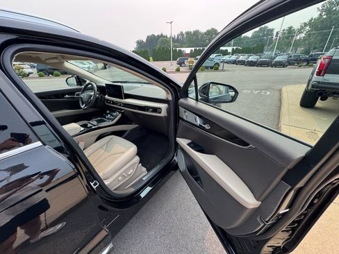 Used 2023 Lincoln Nautilus Reserve w/ Equipment Group 202A AWD/4WD image 10