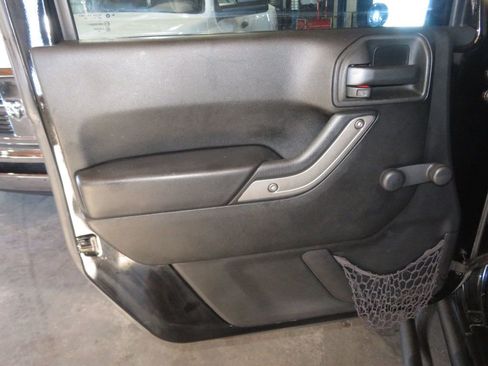 Used 2017 Jeep Wrangler Sport image 17