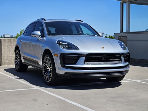 Certified 2026 Porsche Macan AWD/4WD image 10