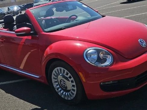 Used 2016 Volkswagen Beetle 1.8T SE FWD image 1