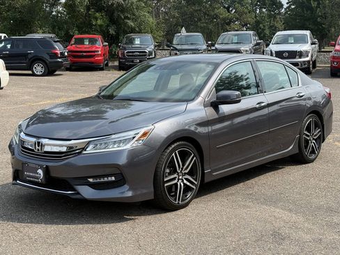 Used 2017 Honda Accord Touring image 5