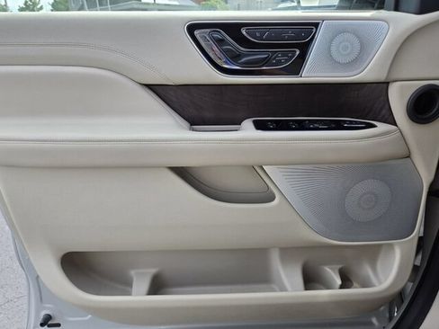 Used 2021 Lincoln Navigator Reserve w/ Luxury Package RWD image 36