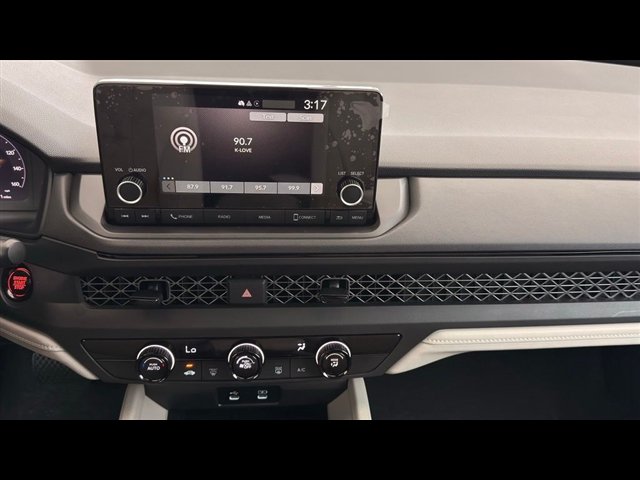 Certified 2025 Honda Accord SE image 22