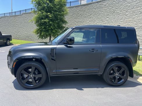 Certified 2023 Land Rover Defender 90 V8 AWD/4WD image 4