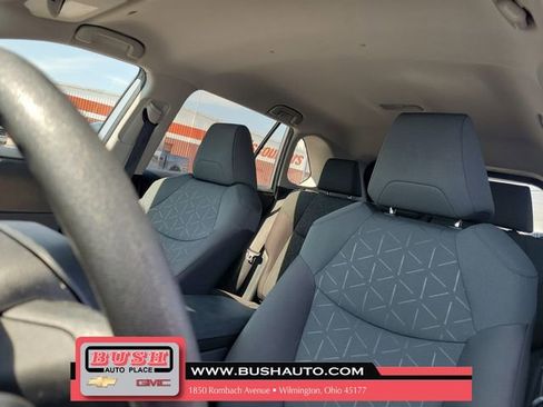 Used 2024 Toyota RAV4 XLE AWD/4WD image 17