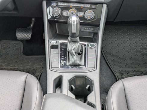 Used 2020 Volkswagen Jetta SE w/ SE Cold Weather Package FWD image 21