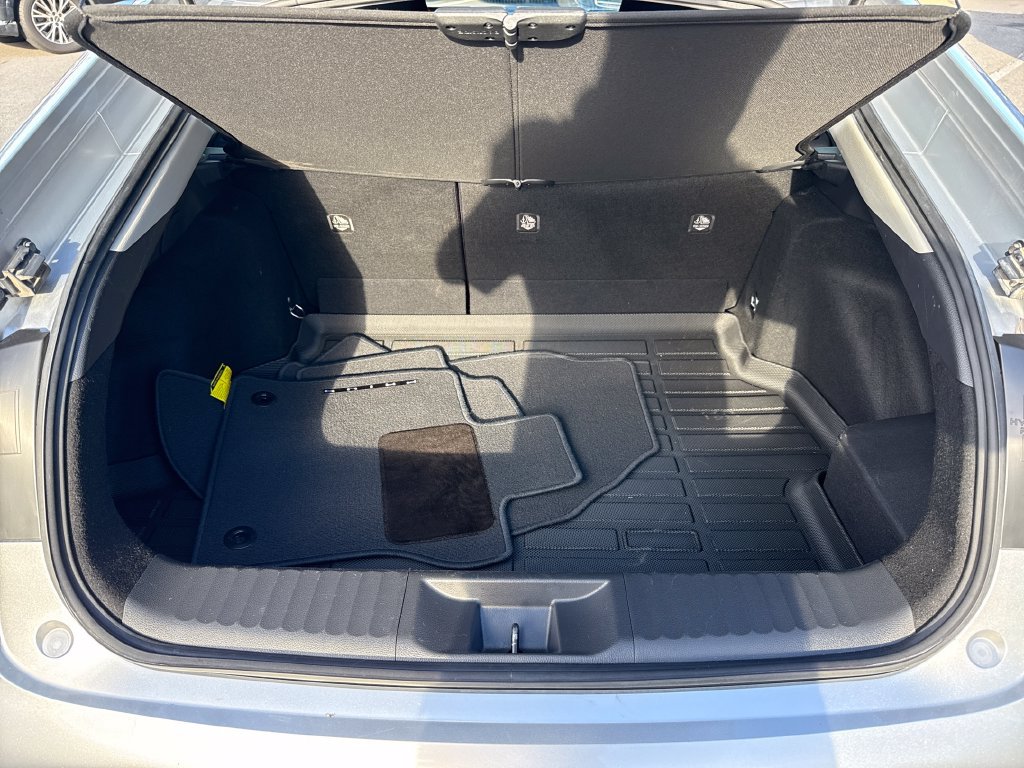 Used 2024 Toyota Prius LE FWD image 8