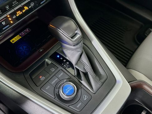Used 2025 Toyota RAV4 Limited w/ Advanced Technology Package image 17