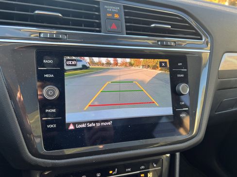 Certified 2023 Volkswagen Tiguan SE w/ Panoramic Sunroof Package image 23