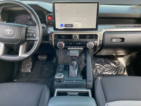 Used 2024 Toyota Tacoma TRD Off-Road image 11