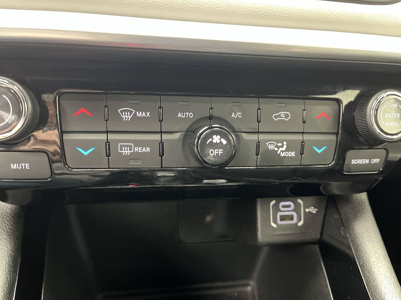 Used 2025 Jeep Compass Limited AWD/4WD image 24