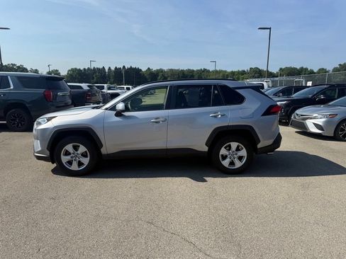 Used 2019 Toyota RAV4 XLE w/ All Weather Liner Package AWD/4WD image 10