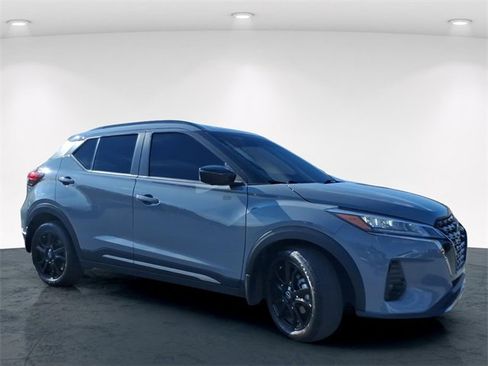 Used 2023 Nissan Kicks SR w/ SR Premium Package image 5