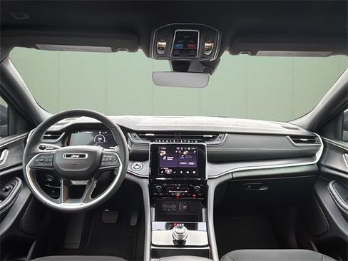 Certified 2025 Jeep Grand Cherokee Laredo X w/ Luxury Tech Group I image 24