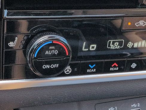 Used 2023 Nissan Rogue Platinum w/ Platinum Premium Package AWD/4WD image 25