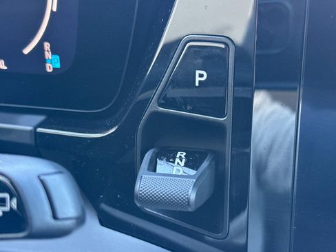 Used 2025 Porsche Macan 4 Electric image 26