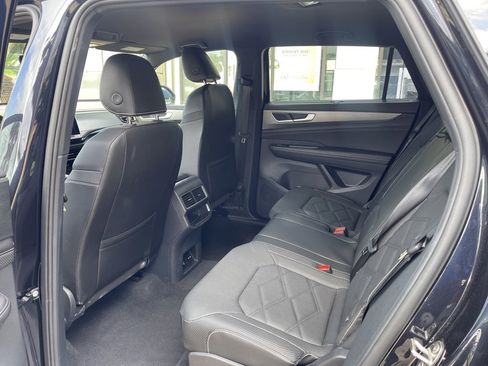 Used 2025 Volkswagen Atlas Cross Sport SE image 10