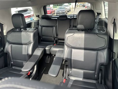 Used 2025 Ford Expedition Platinum image 27