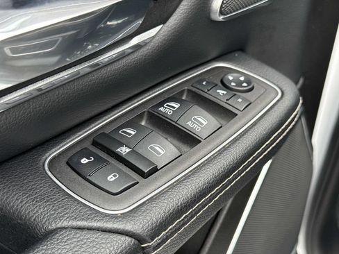 Used 2023 RAM 1500 Laramie AWD/4WD image 16